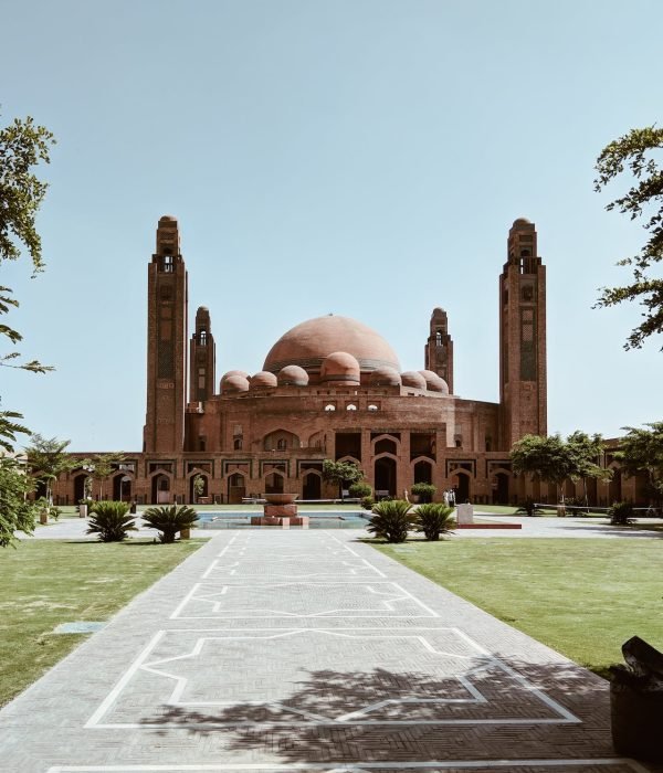 pexels-usama-ishtiaq-2383832
